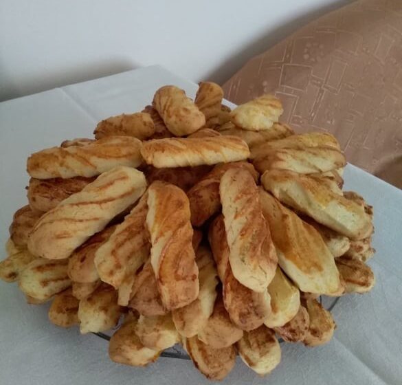 στελλα “Καλή Ανάσταση” με τον τρόπο της Στέλλας Καρνά